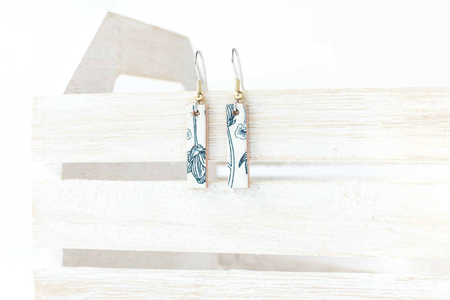 Leather Earrings / Simple Tiny / Flourishing Cork