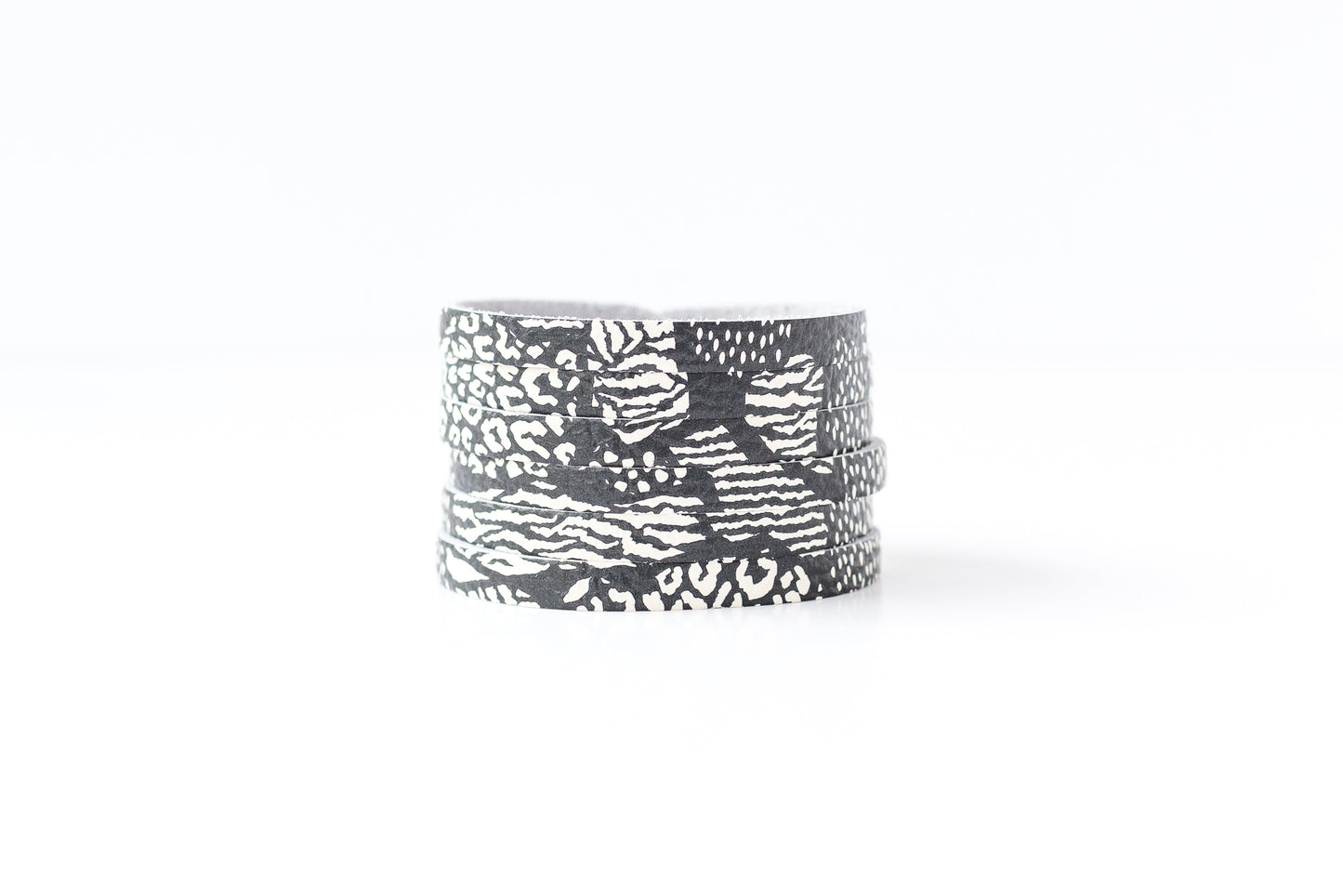Leather Bracelet / Original Sliced Cuff / Black Random / Extra Large